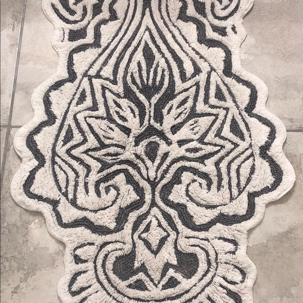 Anthropologie gray and white long bath rug mat